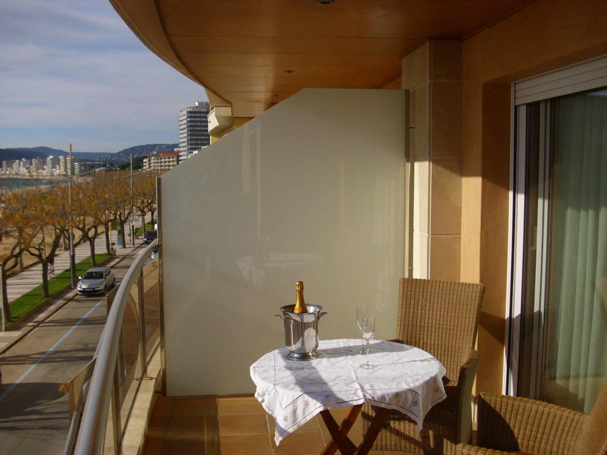 Edifici Llevant I Ponent Palamós Buitenkant foto